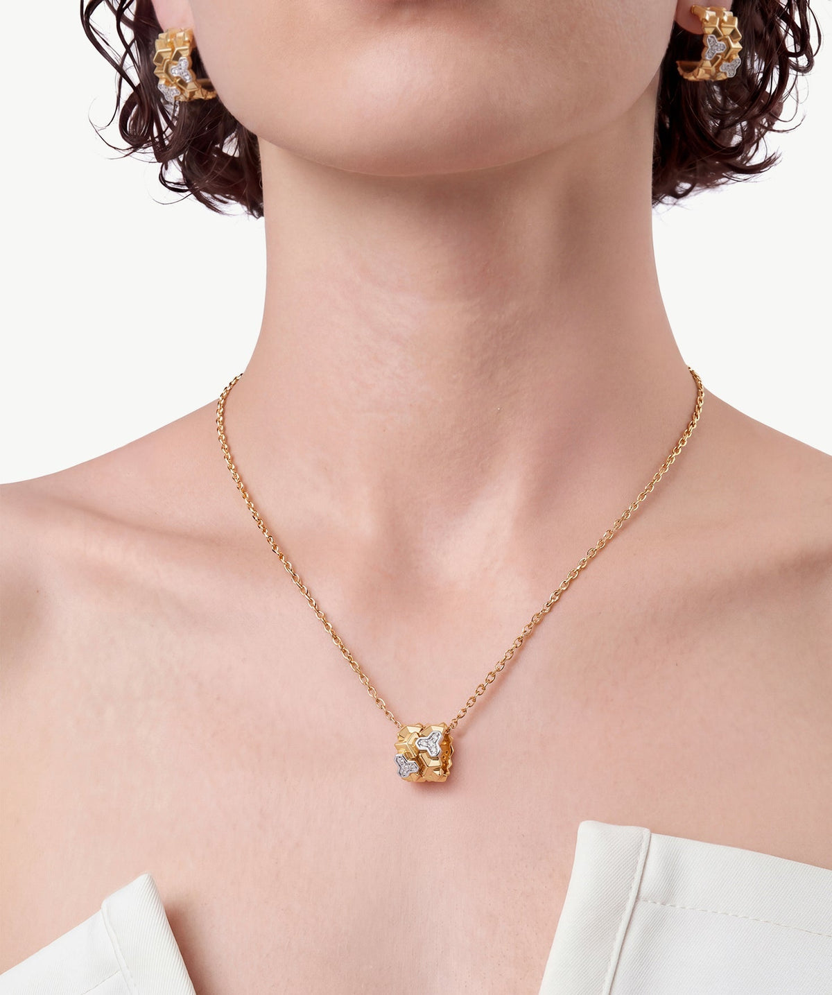 Lynka Chain-Link Roller Pendant Necklace